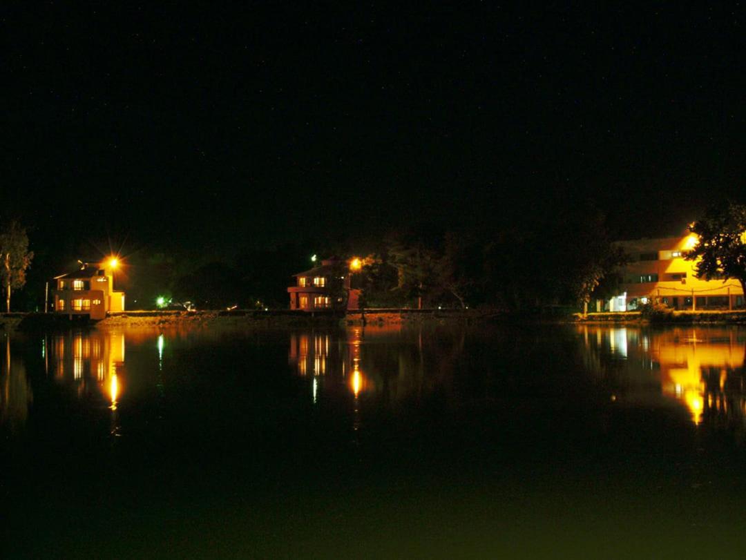 Karna Lake Tourist Resort Karnāl エクステリア 写真